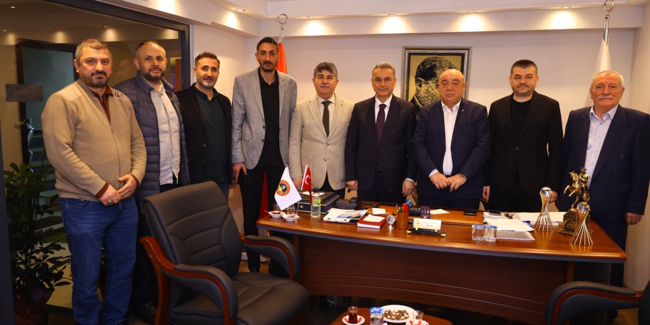 Başkan Kurnaz'dan Turan Özön'e ziyaret