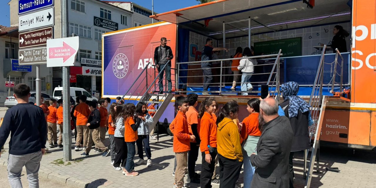 Samsun'da afet farkındalığı eğitimleri sürüyor