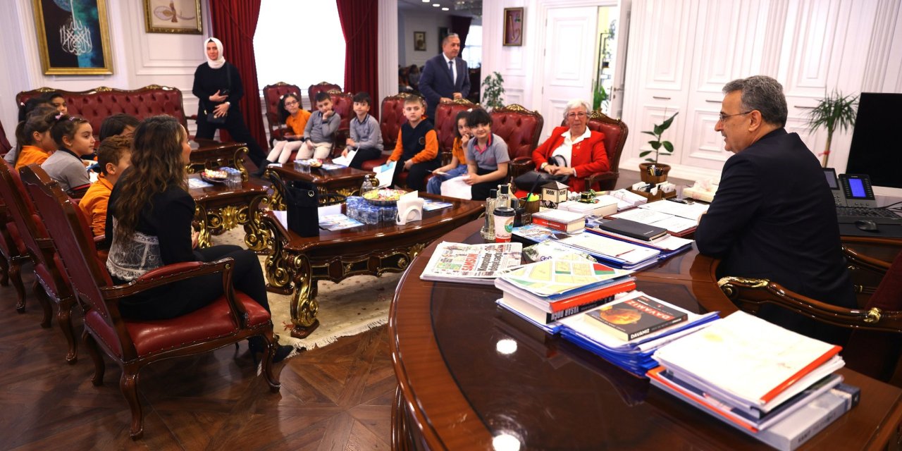 Başkan Kurnaz minik öğrencileri ağırladı