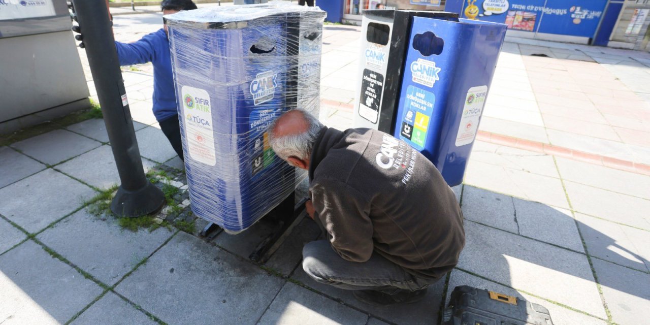 Canik'te konteynerler ve atık kutuları yeniliyor