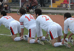 Timsah yürüyüşü yaptılar