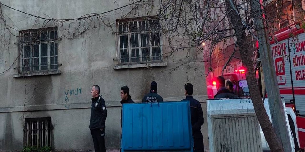 Samsun'da metruk bina yangını söndürüldü