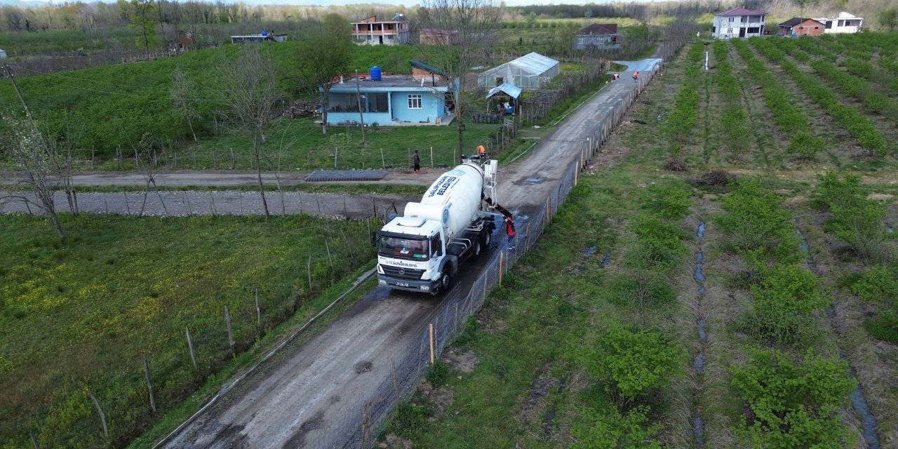 Mahalle yolları betonla yenileniyor