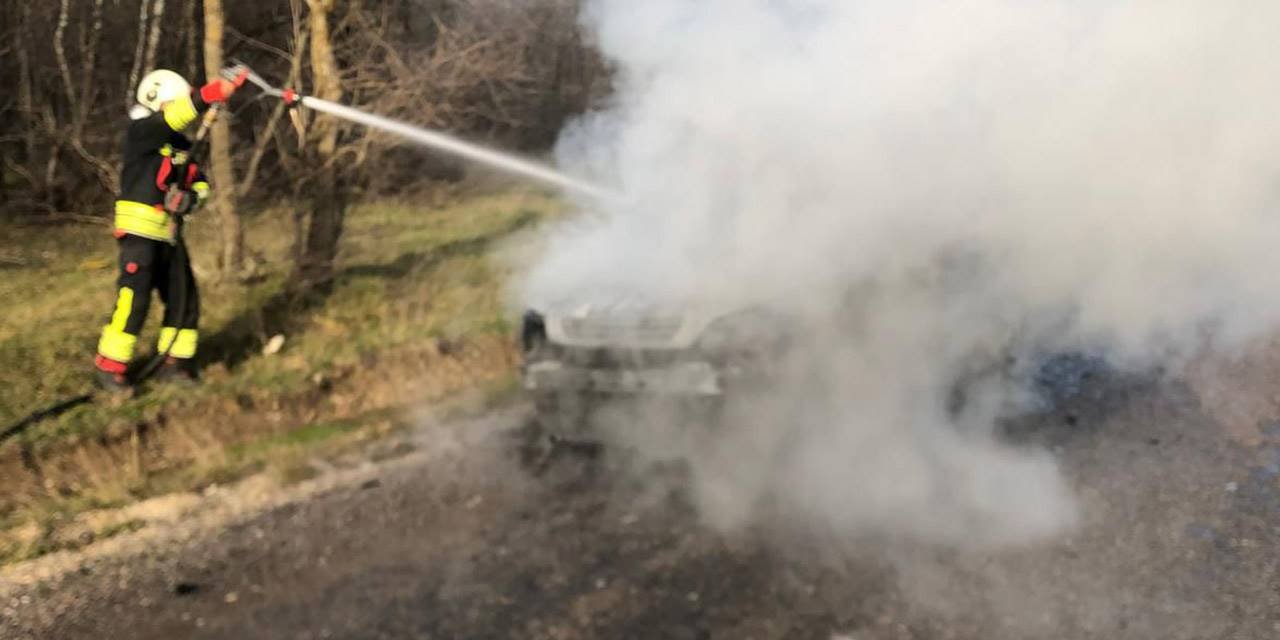 Seyir halindeki otomobilde yangın çıktı