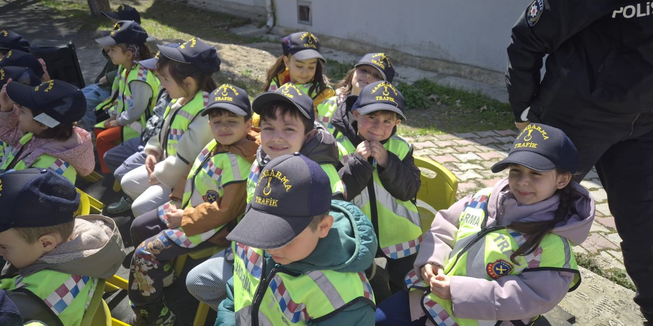 Samsun'da minikler emniyet mensuplarıyla bir araya geldi