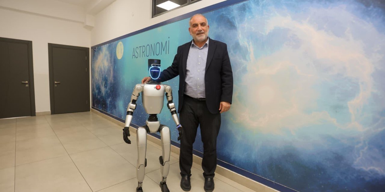 İnsansı robot okullarda öğrencilerle buluşacak
