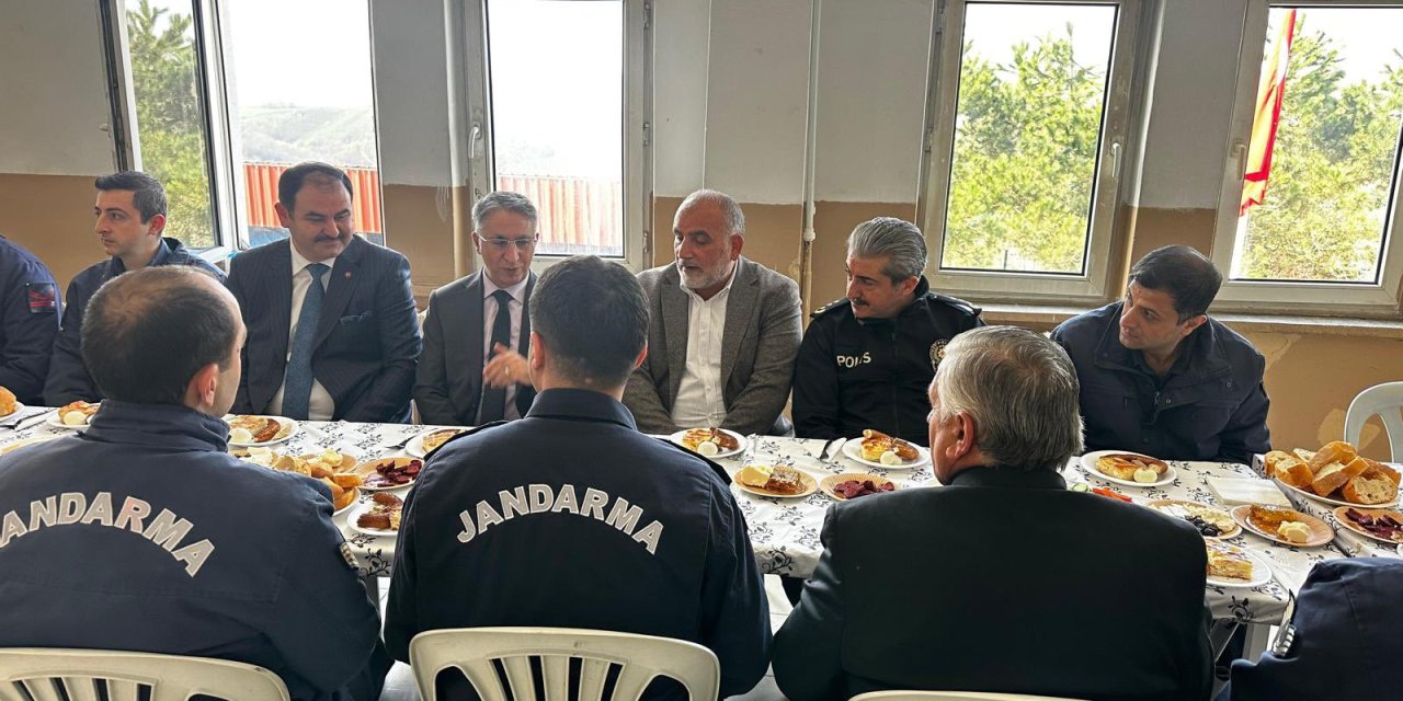 Jandarma personeliyle bir araya geldi