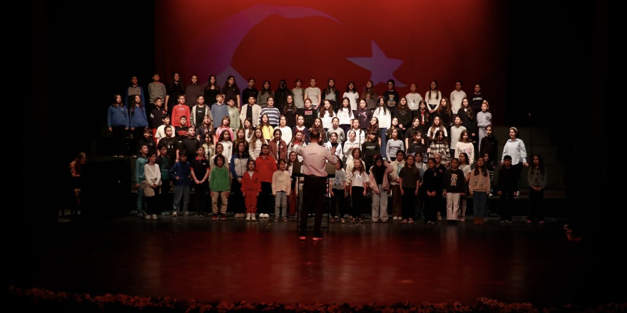 "Çocuk Korosu" miniklere sahne tecrübesi kazandırıyor
