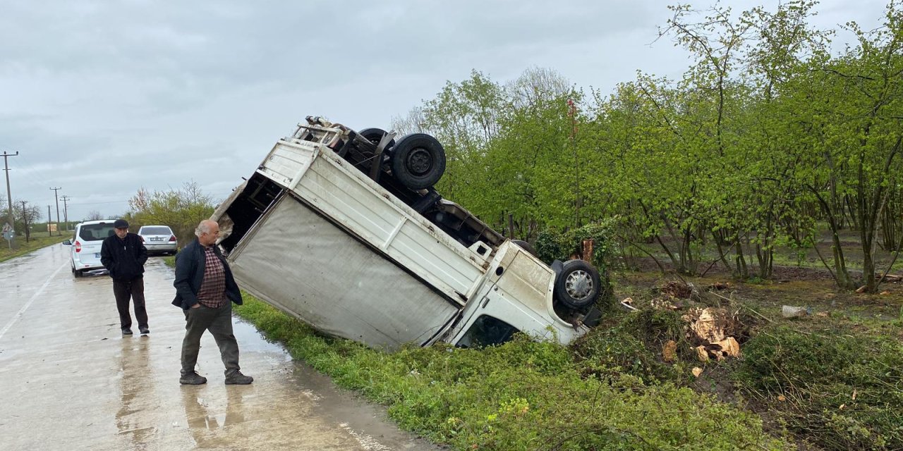 Kazada kamyonetin sürücüsü yaralandı