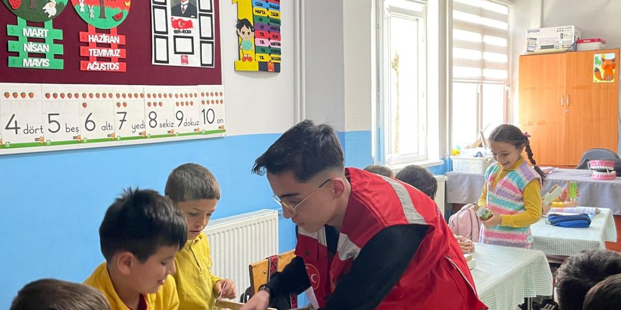 MHP Kavak İlçe Başkanlığından ilkokul öğrencilerine yönelik ağız ve diş sağlığı eğitimi