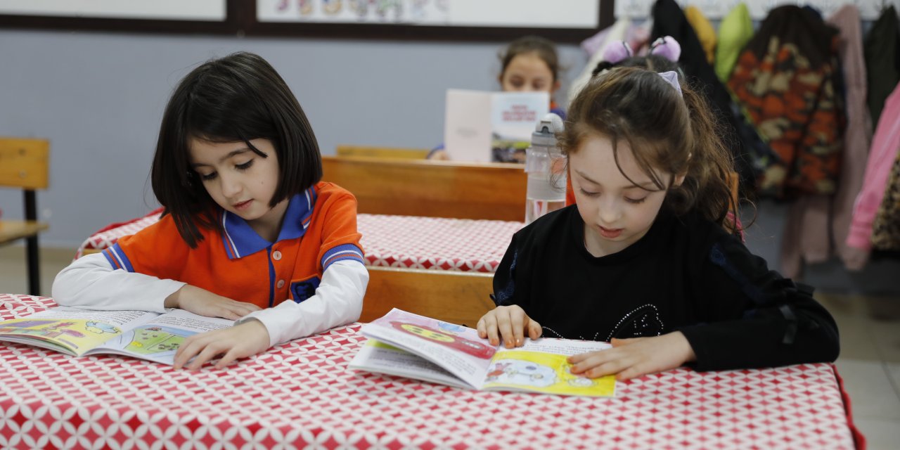 Birinci sınıf öğrencileri yazdıkları kitaplarla kültürlerini tanıyor