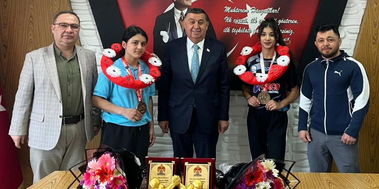 Havzalı sporcular madalyalarla döndü