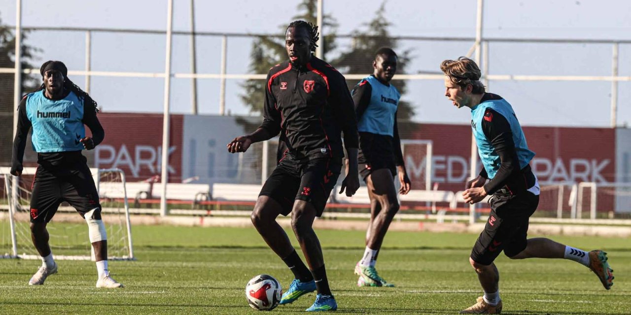 Galatasaray mesaisi devam ediyor