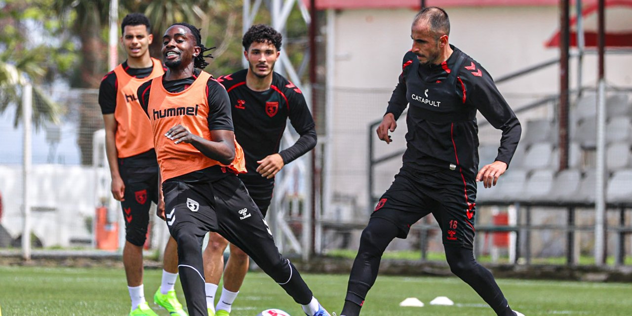 Başakşehir mesaisi başladı