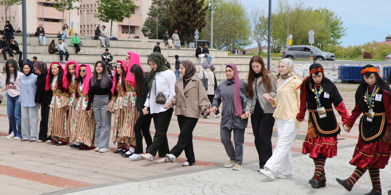 Üniversiteli öğrenciler Hıdırellez’i coşkuyla kutladı