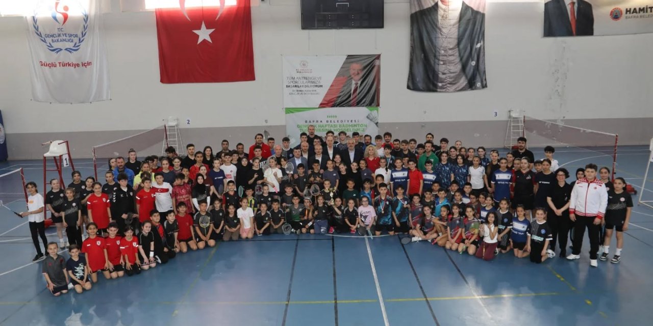 Gençlik Haftası Badminton Turnuvası düzenlendi