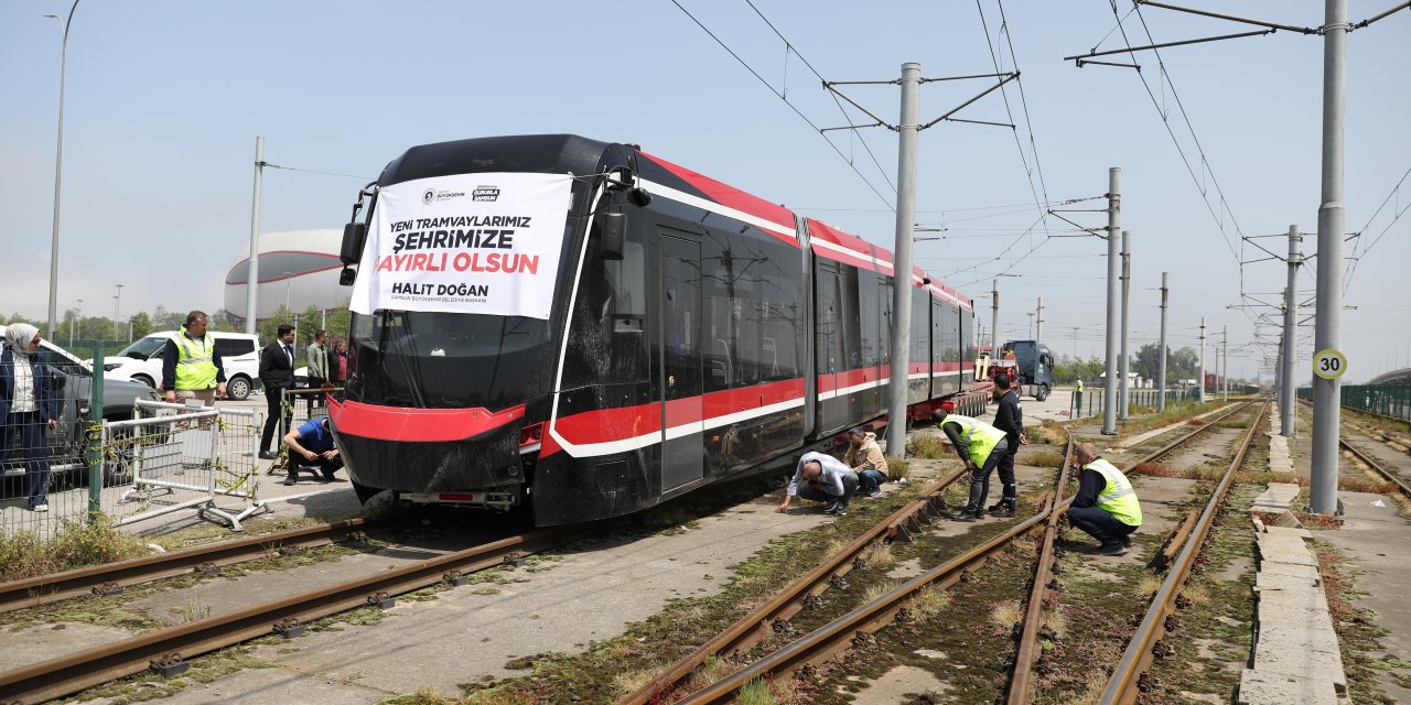 12 yeni tramvaydan ilki Samsun’a getirildi