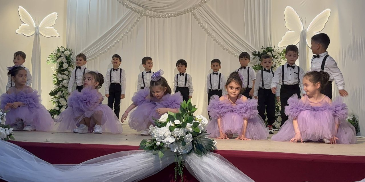 Anneler Günü ve Mezuniyet Töreni programı düzenledi