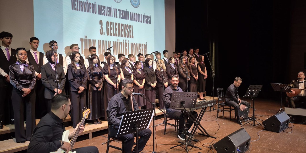 Vezirköprü'de "3. Geleneksel Türk Halk Müziği Konseri" düzenlendi
