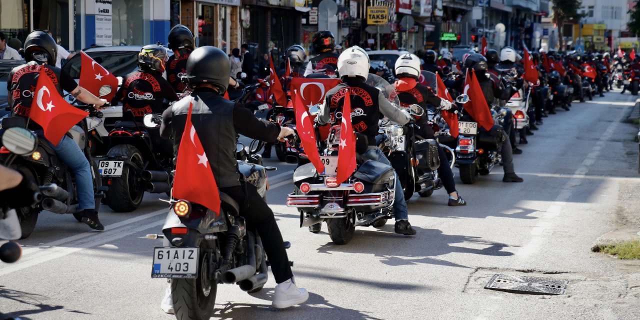 Motosiklet tutkunlarından Samsun'da 19 Mayıs turu