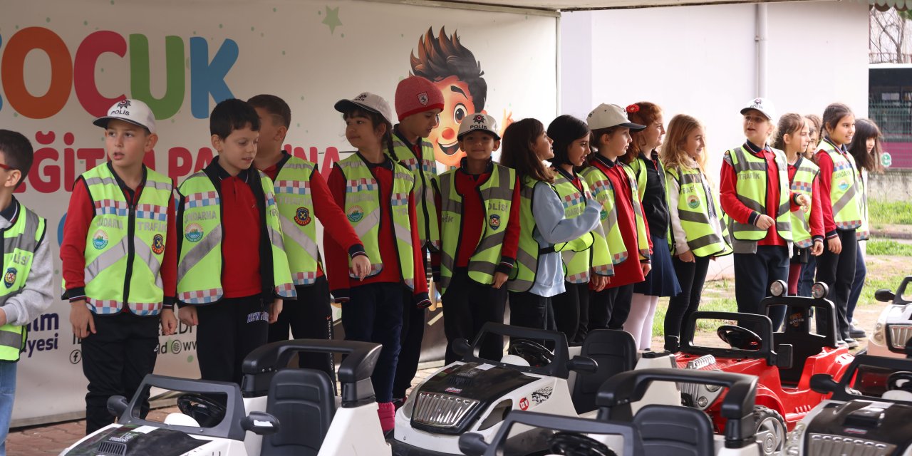 Minikler hem eğleniyor hem öğreniyor