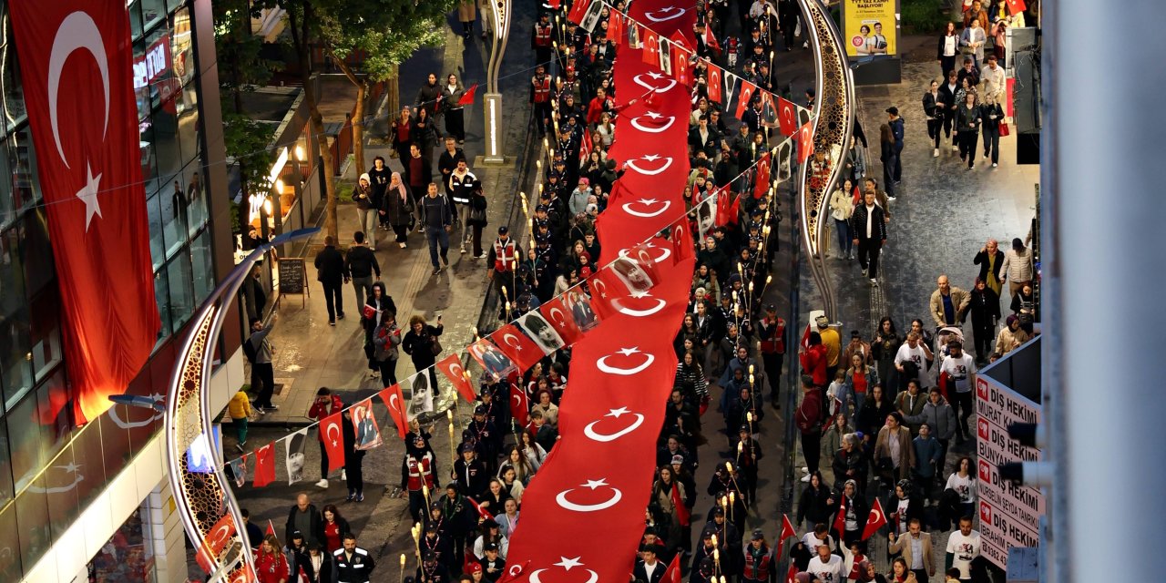 Samsun'da "Bayrak ve Fener Alayı Yürüyüşü" yapıldı