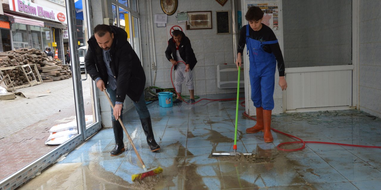 Esnafın kapı ve çerçeve ücretini AFAD karşılıyor