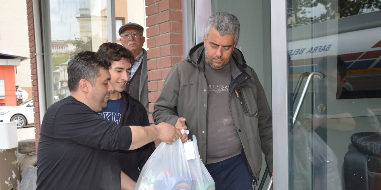 İş yeri zarar gören esnafa temizlik ve hijyen paketi