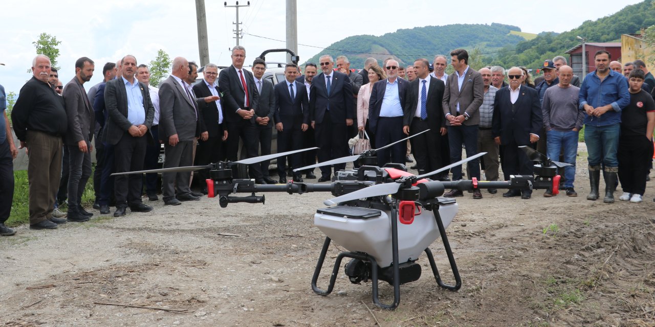 Çeltik tohumları dron ile toprakla buluşturuluyor