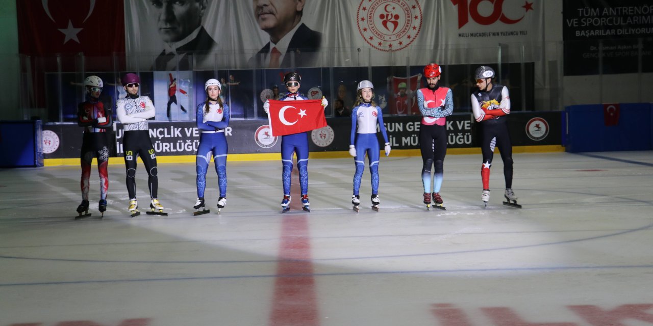 Samsun'da buz gösterisi düzenlendi