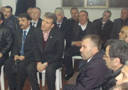 Demirtaş, dernek başkanlarından söz aldı