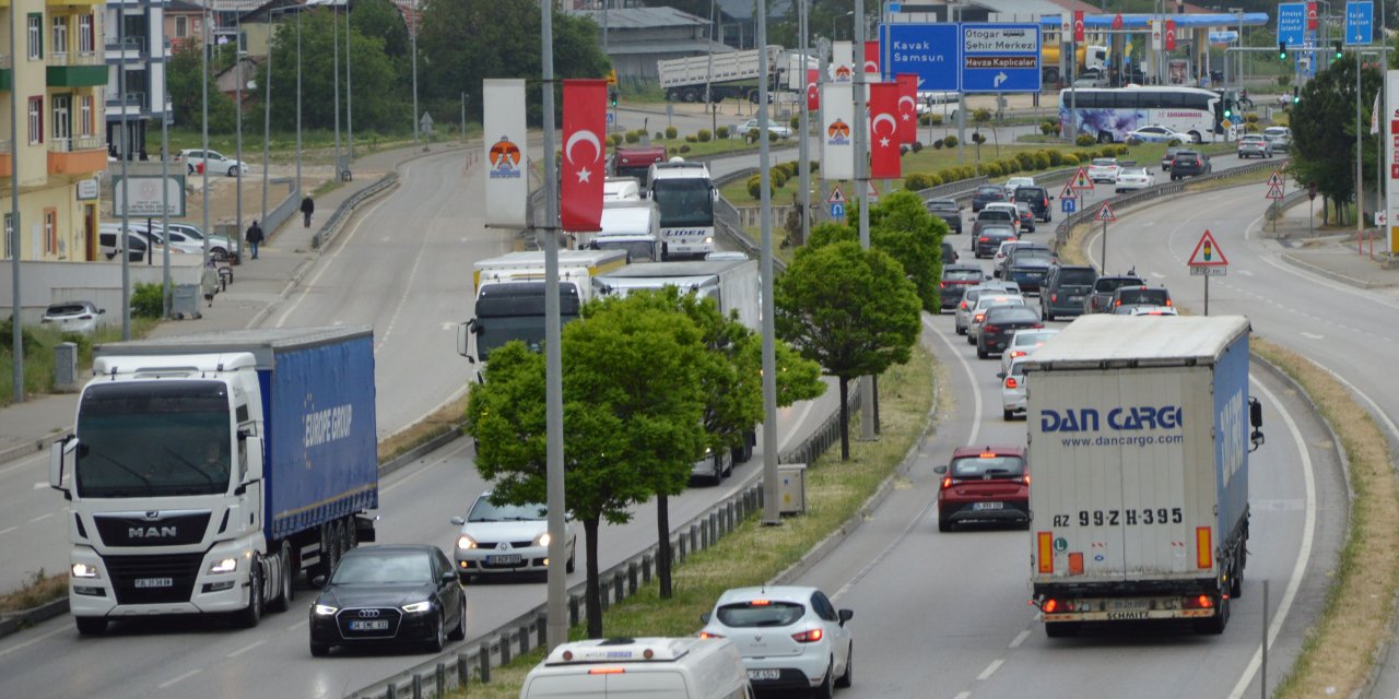 Havza geçişinde trafik yoğunluğu yaşanıyor