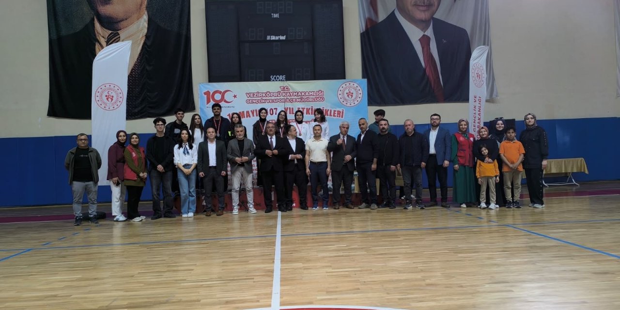Liseler arası münazara yarışması yapıldı