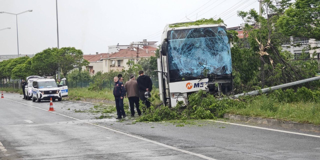 Samsun'da yolcu otobüsü refüje çıktı