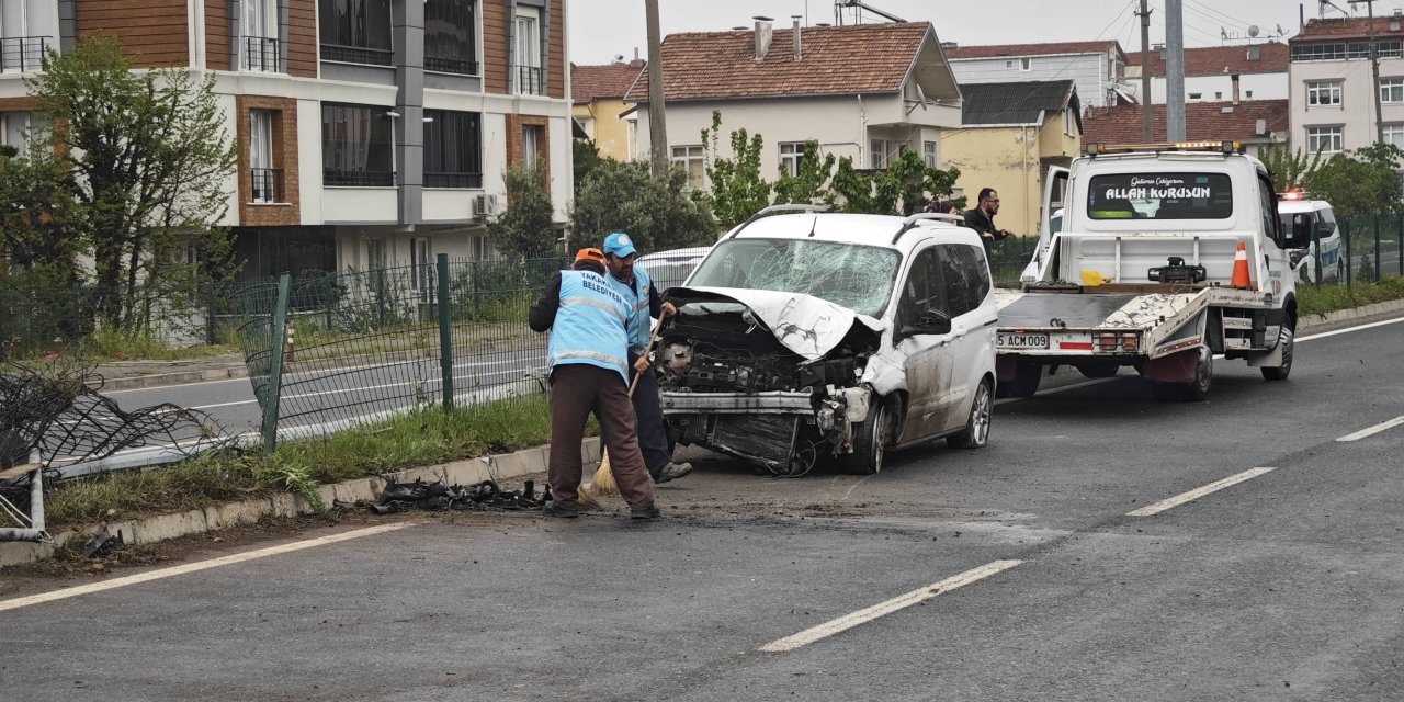 Trafik kazasında 1'i çocuk 3 kişi yaralandı