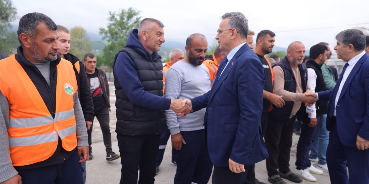 Başkan Kurnaz personelle bayramlaştı