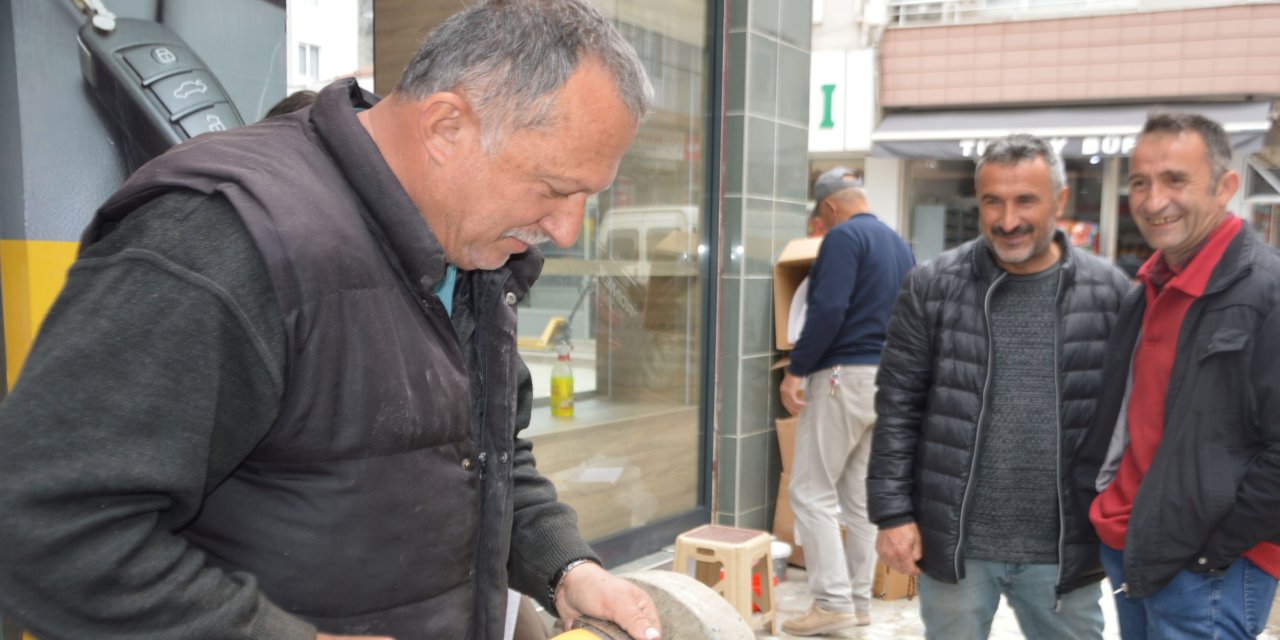 Bıçak bileme tezgahlarında yoğunluk yaşanıyor