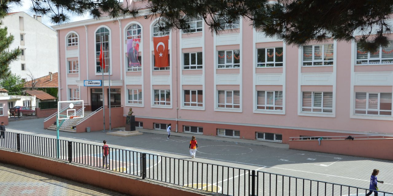 Okul bahçeleri ücretsiz otopark olarak kullanılacak