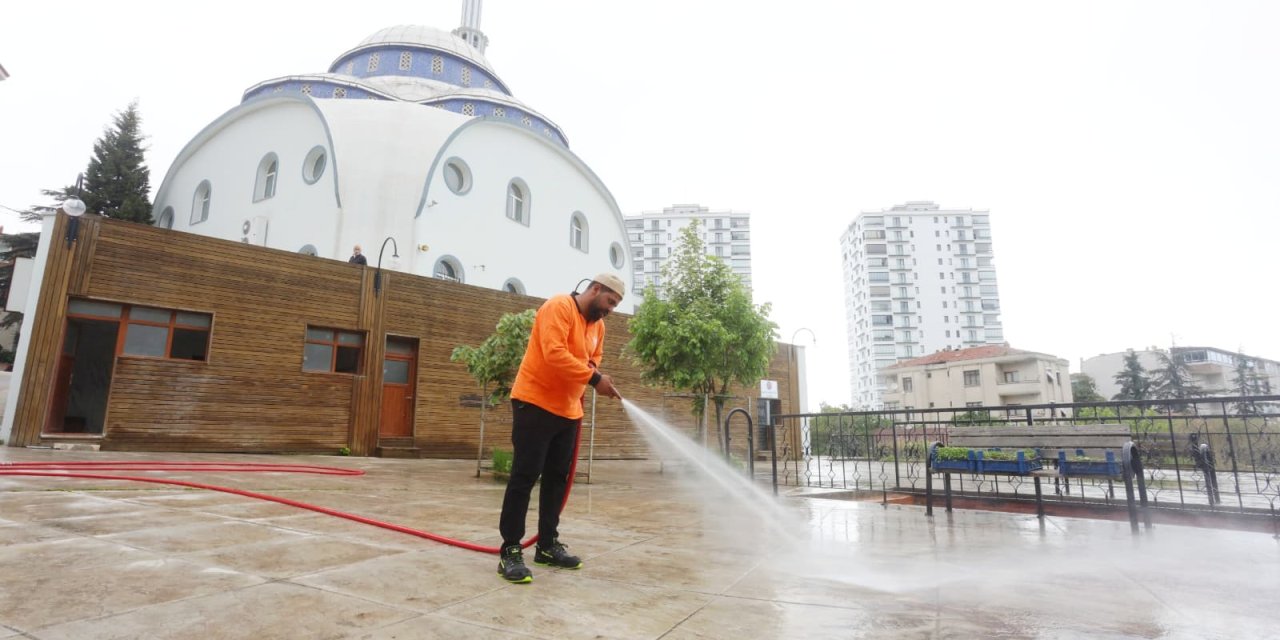 Canik'te camiler ve sokaklar temizlendi