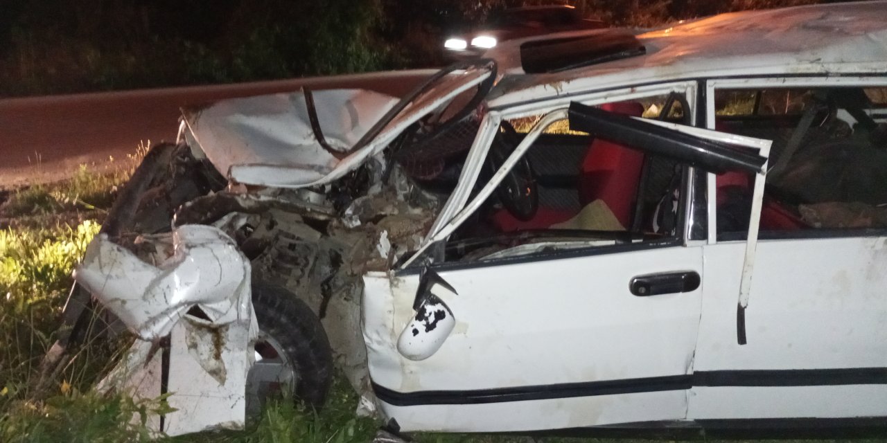 Devrilen otomobildeki 6 kişi yaralandı