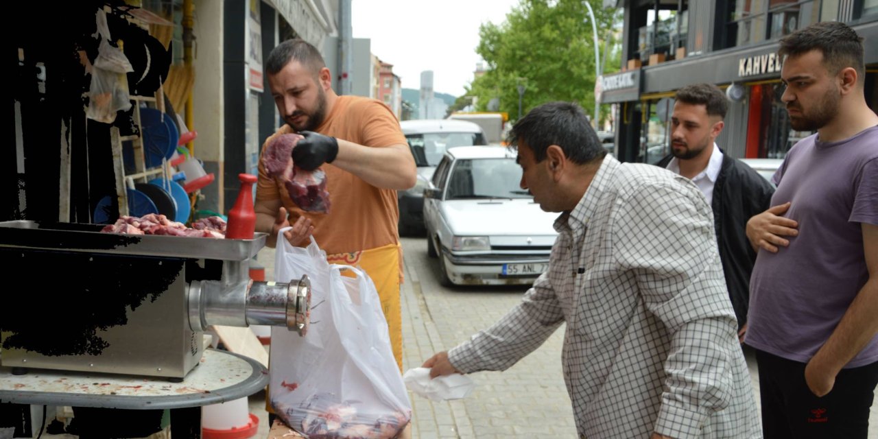 Kasap ve şarküterilerde kıyma mesaisi