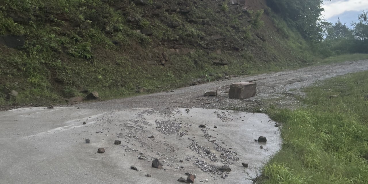 Kapanan mahalle yolu yapılan çalışma ile ulaşıma açıldı