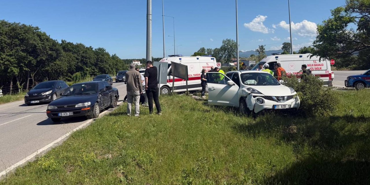 Trafik kazasında 1'i bebek 2 kişi yaralandı