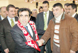 İlk bağış Vali Güzeloğlu'ndan