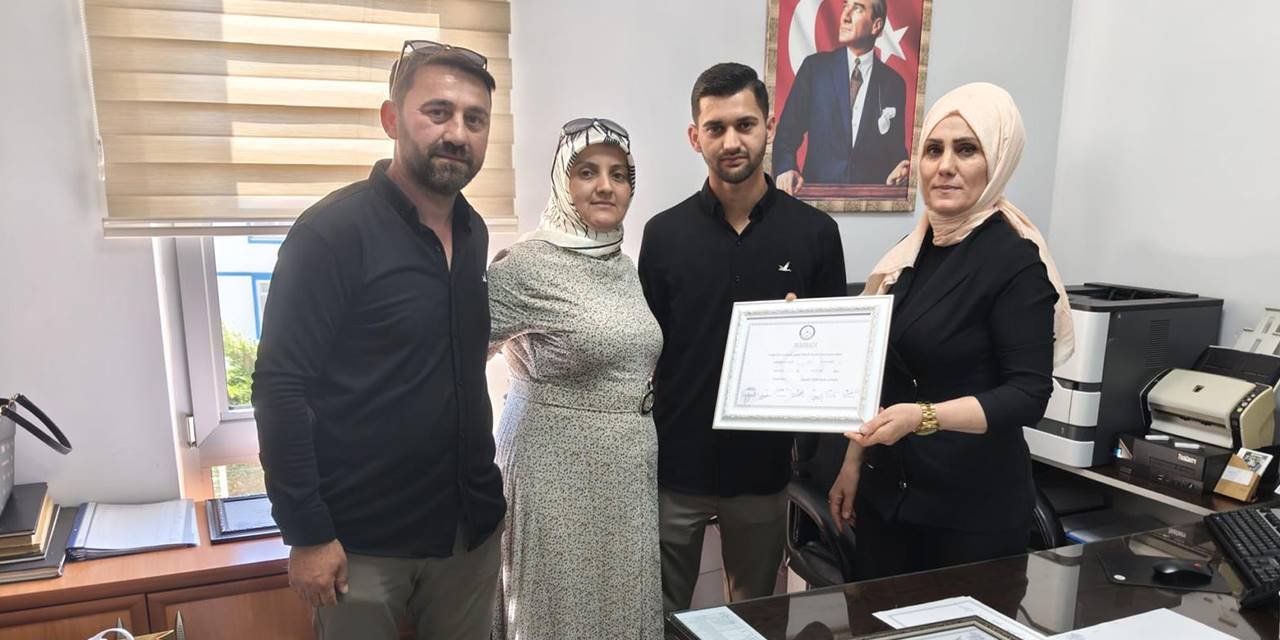 Emirhan Çepe mazbatasını aldı