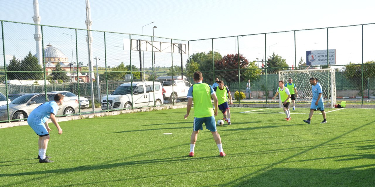 Kurumlar arası halı saha futbol turnuvası başladı