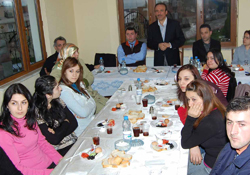 Genç, kursiyerlerle buluştu