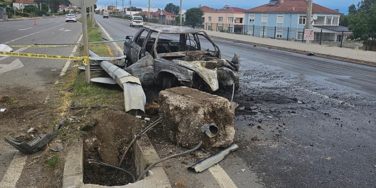 Trafik kazasında 1 kişi öldü 1 kişi yaralandı