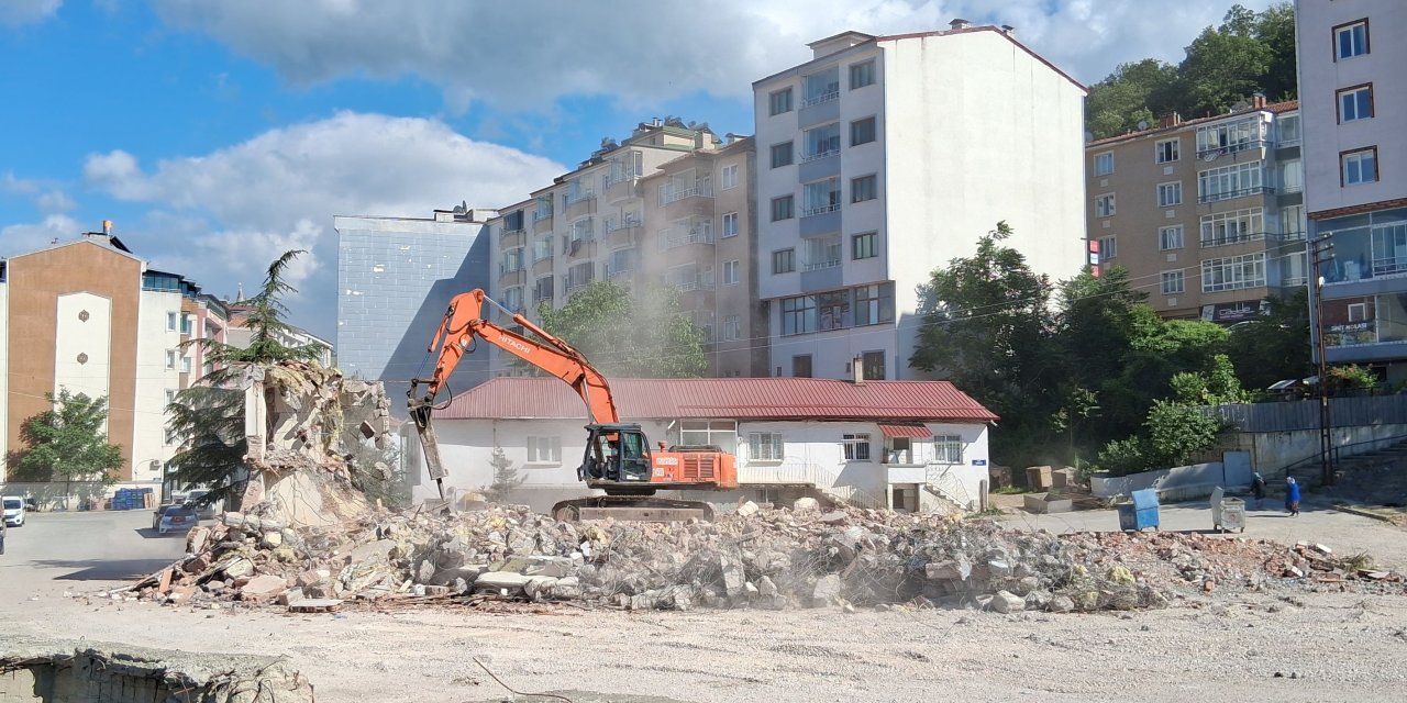 Havza İlçe Tarım ve Orman Müdürlüğü binası yıkıldı