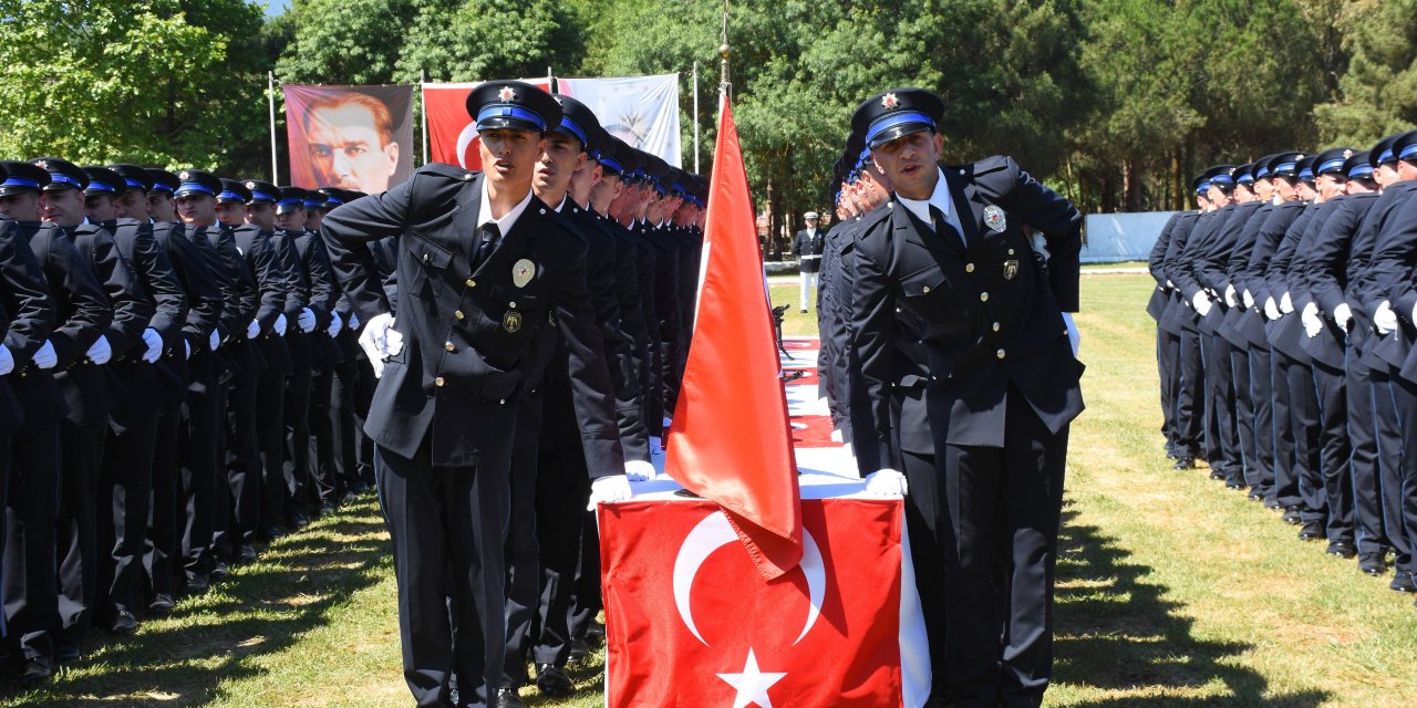 Eğitimini tamamlayan 380 polis adayı mezun oldu